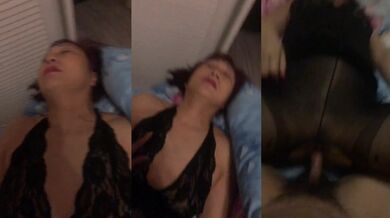 韵味熟女阿姨 啊好舒服 穿着开档黑丝情趣衣 沉浸式享受肉棒一次一次的冲击 昏黄的灯光下散发着诱惑